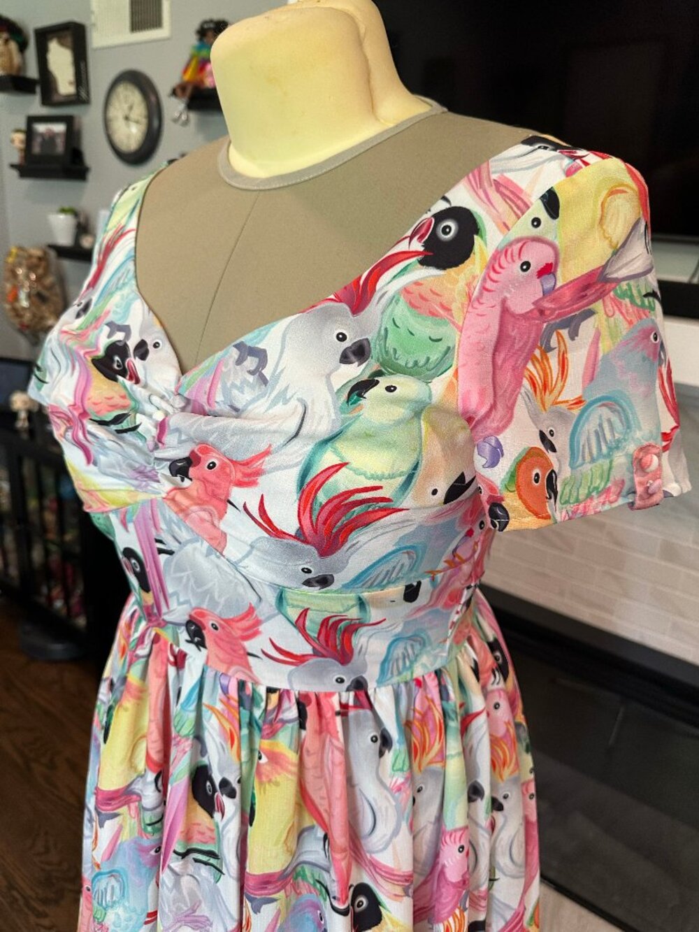 Unique Vintage - 1950 White & Multicolor Parrot Print Draper Swing Dress - Large - Picture 2 of 5